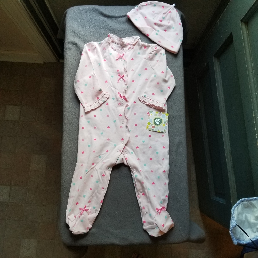 💋⏰Little Me 9 month sleeper with cap!